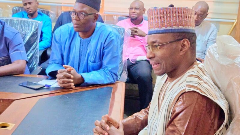 𝐂é𝐫é𝐦𝐨𝐧𝐢𝐞 𝐝𝐞 𝐝é𝐩𝐚𝐫𝐭 à 𝐥𝐚 𝐫𝐞𝐭𝐫𝐚𝐢𝐭𝐞