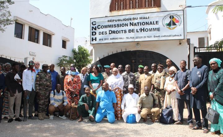 Renforcement des liens de confiance entre forces de défense et de sécurité et populations : la CNDH organise son 1er cadre de concertation de l’année 2026 regroupant les organisations de défense des droits humains et les FDS