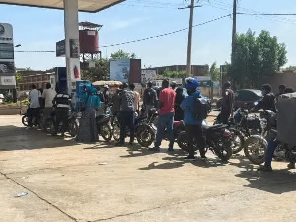 Le Mali surmonte la crise du carburant : L&rsquo;essence coule à flots