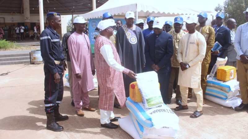 SUNKALO SOLIDARITE 2026: remise de dons par le  𝐌𝐢𝐧𝐢𝐬𝐭𝐫𝐞 𝐝𝐞 𝐥’𝐄𝐧𝐬𝐞𝐢𝐠𝐧𝐞𝐦𝐞𝐧𝐭 𝐬𝐮𝐩é𝐫𝐢𝐞𝐮𝐫 𝐞𝐭 𝐝𝐞 𝐥𝐚 𝐑𝐞𝐜𝐡𝐞𝐫𝐜𝐡𝐞 𝐬𝐜𝐢𝐞𝐧𝐭𝐢𝐟𝐢𝐪𝐮𝐞 aux étudiants Kabala.