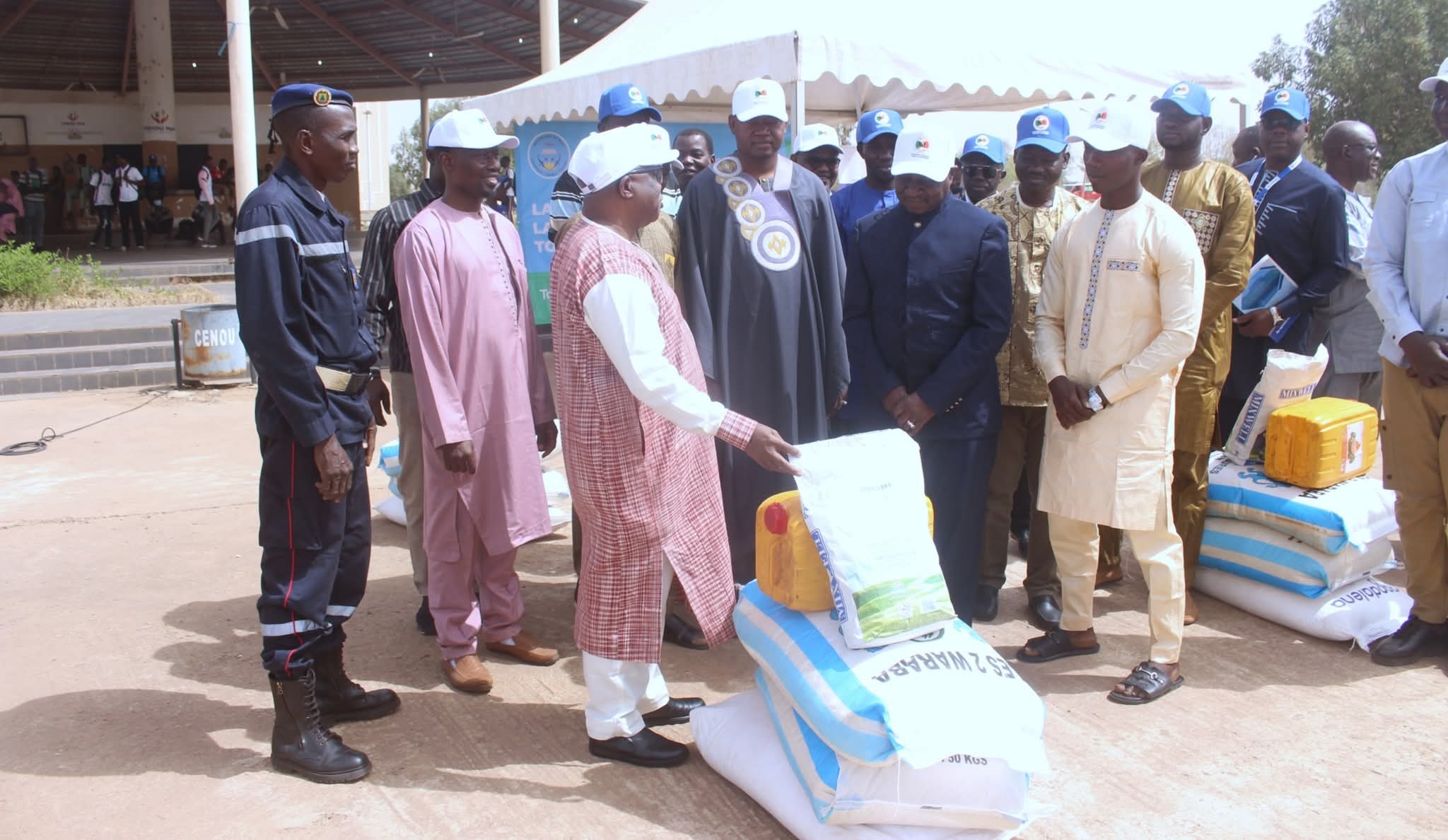 SUNKALO SOLIDARITE 2026: remise de dons par le  𝐌𝐢𝐧𝐢𝐬𝐭𝐫𝐞 𝐝𝐞 𝐥’𝐄𝐧𝐬𝐞𝐢𝐠𝐧𝐞𝐦𝐞𝐧𝐭 𝐬𝐮𝐩é𝐫𝐢𝐞𝐮𝐫 𝐞𝐭 𝐝𝐞 𝐥𝐚 𝐑𝐞𝐜𝐡𝐞𝐫𝐜𝐡𝐞 𝐬𝐜𝐢𝐞𝐧𝐭𝐢𝐟𝐢𝐪𝐮𝐞 aux étudiants Kabala.