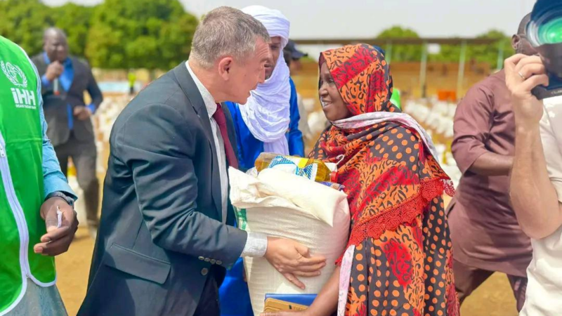 400 kits alimentaires offerts par le Groupe d’amitié parlementaire Mali–Türkiye et l’ONG NEMA