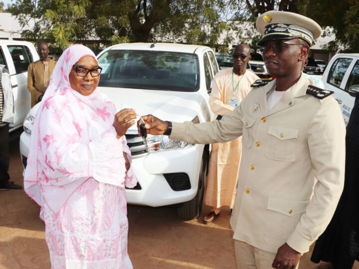 ‎Présentation de six nouveaux véhicules de terrain par la Direction Régionale de la Santé de Koulikoro au Gouverneur