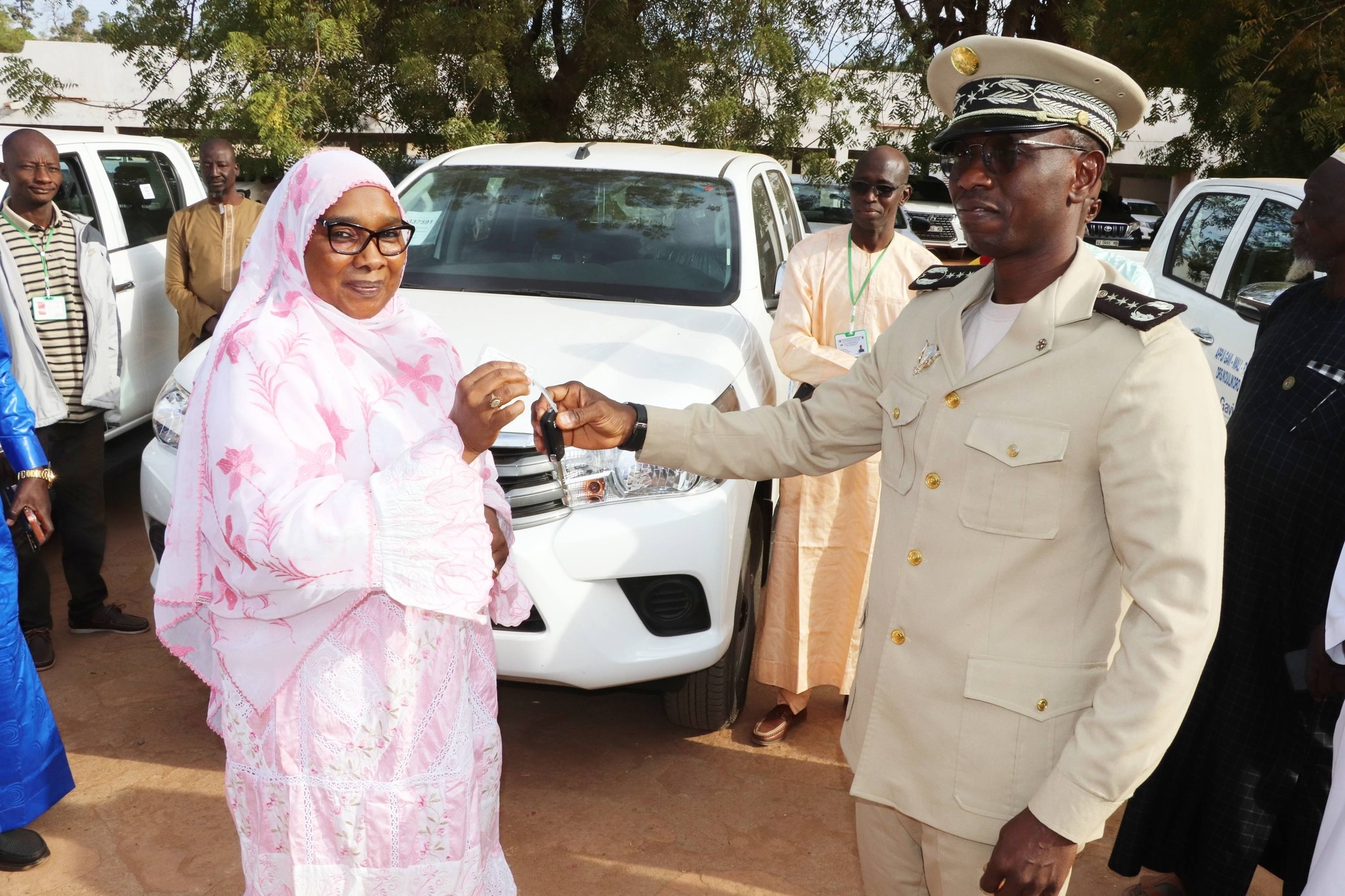 ‎Présentation de six nouveaux véhicules de terrain par la Direction Régionale de la Santé de Koulikoro au Gouverneur