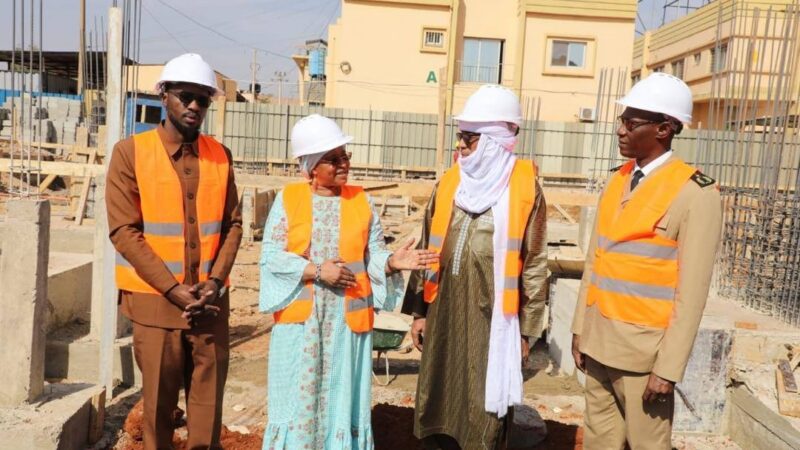 𝐏𝐫𝐨𝐠𝐫𝐚𝐦𝐦𝐞 𝐏𝐫𝐞́𝐬𝐢𝐝𝐞𝐧𝐭𝐢𝐞𝐥 𝐝’𝐔𝐫𝐠𝐞𝐧𝐜𝐞 𝐇𝐨𝐬𝐩𝐢𝐭𝐚𝐥𝐢𝐞̀𝐫𝐞 : 𝐯𝐢𝐬𝐢𝐭𝐞 𝐝𝐞 𝐭𝐞𝐫𝐫𝐚𝐢𝐧 𝐚̀ 𝐁𝐚𝐦𝐚𝐤𝐨