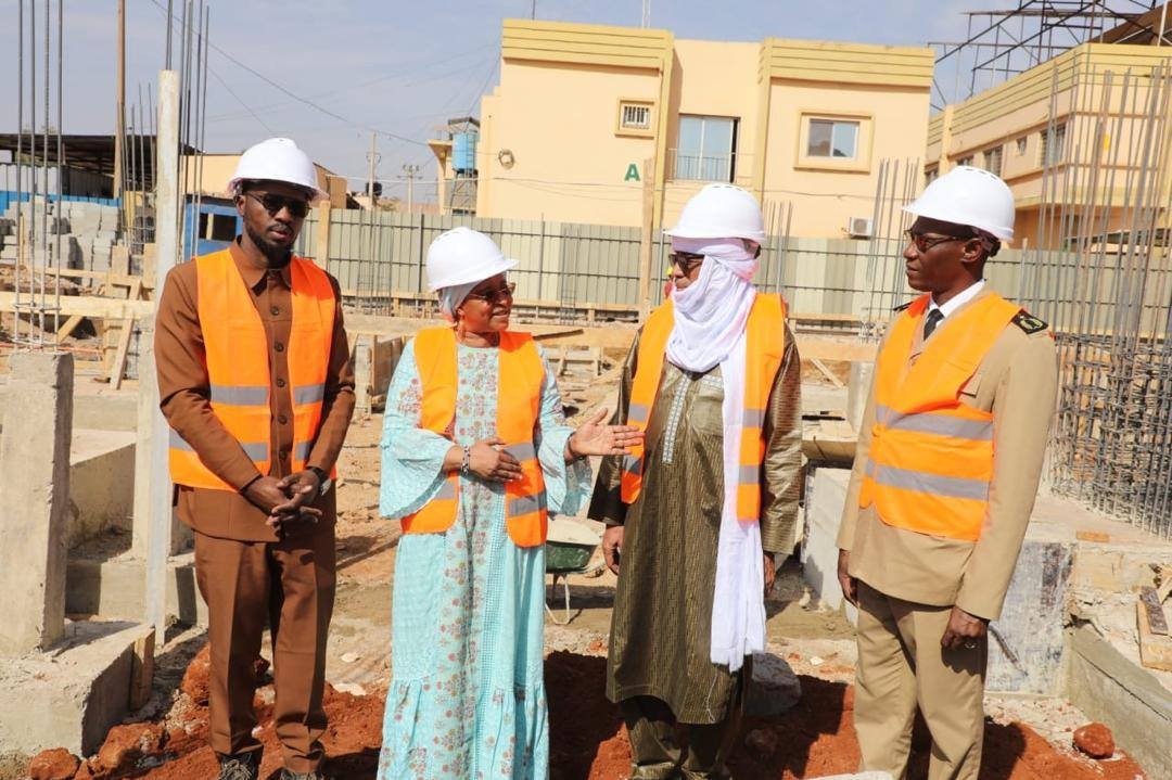 𝐏𝐫𝐨𝐠𝐫𝐚𝐦𝐦𝐞 𝐏𝐫𝐞́𝐬𝐢𝐝𝐞𝐧𝐭𝐢𝐞𝐥 𝐝’𝐔𝐫𝐠𝐞𝐧𝐜𝐞 𝐇𝐨𝐬𝐩𝐢𝐭𝐚𝐥𝐢𝐞̀𝐫𝐞 : 𝐯𝐢𝐬𝐢𝐭𝐞 𝐝𝐞 𝐭𝐞𝐫𝐫𝐚𝐢𝐧 𝐚̀ 𝐁𝐚𝐦𝐚𝐤𝐨