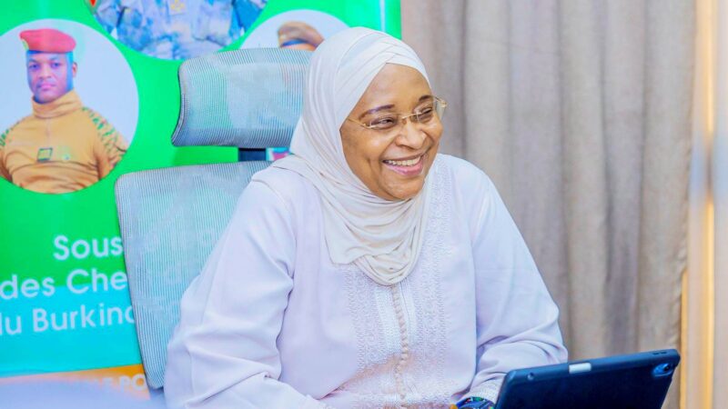 𝐒𝐚𝐧𝐭𝐞́ : 𝐥𝐞 𝐦𝐢𝐧𝐢𝐬𝐭𝐞̀𝐫𝐞 𝐞́𝐜𝐡𝐚𝐧𝐠𝐞 𝐚𝐯𝐞𝐜 𝐥𝐞𝐬 𝐬𝐲𝐧𝐝𝐢𝐜𝐚𝐭𝐬 𝐝𝐞𝐬 𝐩𝐡𝐚𝐫𝐦𝐚𝐜𝐢𝐞𝐧𝐬 𝐬𝐮𝐫 𝐥𝐞𝐬 𝐝𝐞́𝐟𝐢𝐬 𝐝𝐮 𝐬𝐞𝐜𝐭𝐞𝐮𝐫