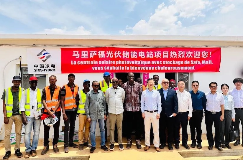Mali : le ministre de l’énergie et l’ambassadeur de Chine sur le chantier de la centrale solaire de Safo