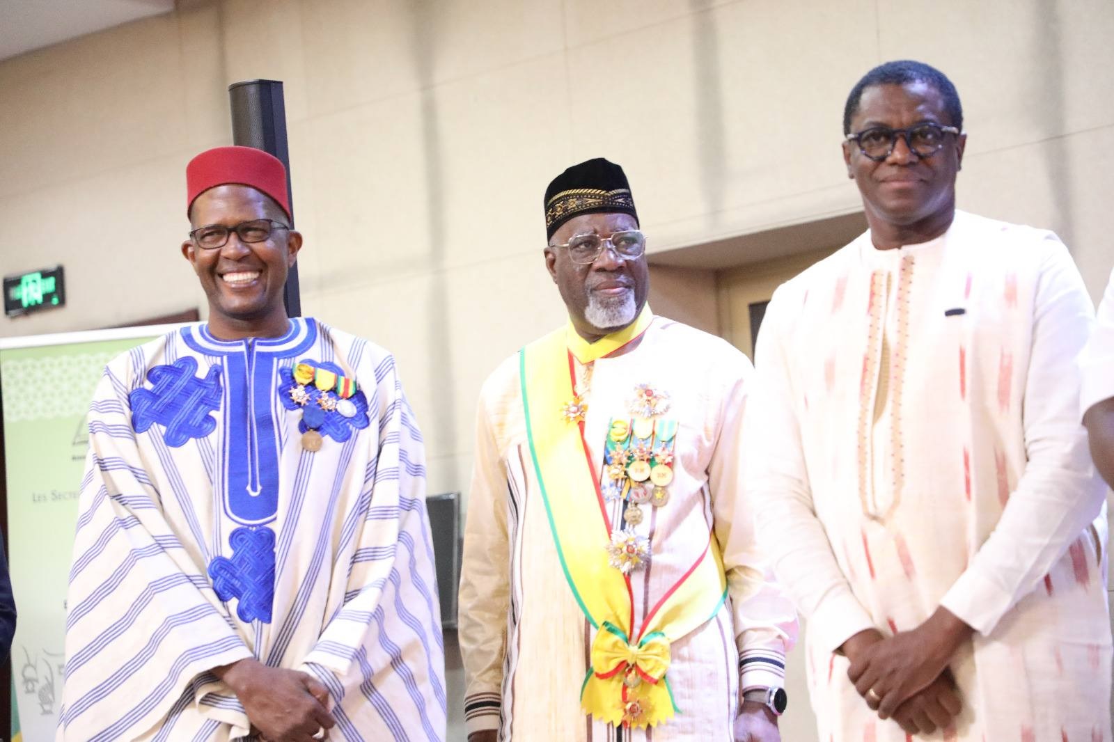 𝐋𝐚 𝐍𝐚𝐭𝐢𝐨𝐧 𝐫𝐞𝐧𝐝 𝐡𝐨𝐦𝐦𝐚𝐠𝐞 𝐚𝐮𝐱 𝐛a𝐭𝐢𝐬𝐬𝐞𝐮𝐫𝐬 𝐝𝐞 𝐥’𝐀𝐫𝐭𝐢𝐬𝐚𝐧𝐚𝐭, 𝐝𝐞 𝐥𝐚 𝐂𝐮𝐥𝐭𝐮𝐫𝐞 𝐞𝐭 𝐝𝐮 𝐓𝐨𝐮𝐫𝐢𝐬𝐦𝐞