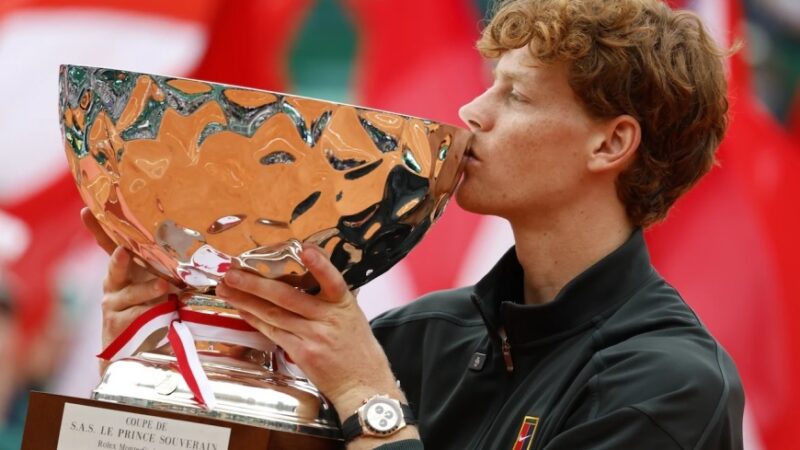 Jannik Sinner chipe la première place mondiale à Carlos Alcaraz