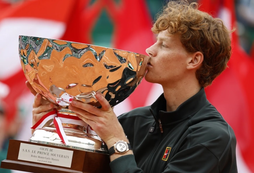 Jannik Sinner chipe la première place mondiale à Carlos Alcaraz