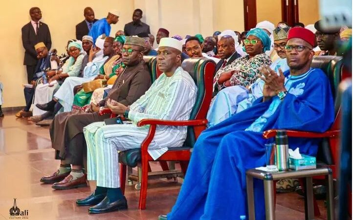 𝐏𝐑𝐎𝐉𝐄𝐂𝐓𝐈𝐎𝐍 𝐃𝐔 𝐅𝐈𝐋𝐌 𝐃𝐎𝐂𝐔𝐌𝐄𝐍𝐓𝐀𝐈𝐑𝐄 « 𝐘𝐀𝐌𝐁𝐎 𝐎𝐔𝐎𝐋𝐎𝐆𝐔𝐄𝐌 : 𝐋𝐀 𝐁𝐋𝐄𝐒𝐒𝐔𝐑𝐄 » || 𝐔𝐍 𝐇𝐎𝐌𝐌𝐀𝐆𝐄 𝐑𝐄𝐍𝐃𝐔 𝐀𝐔 𝐆𝐄𝐍𝐈𝐄 𝐃𝐄𝐒 𝐋𝐄𝐓𝐓𝐑𝐄𝐒 𝐘𝐀𝐌𝐁𝐎 𝐎𝐔𝐎𝐋𝐎𝐆𝐔𝐄𝐌 et décrète le boycott