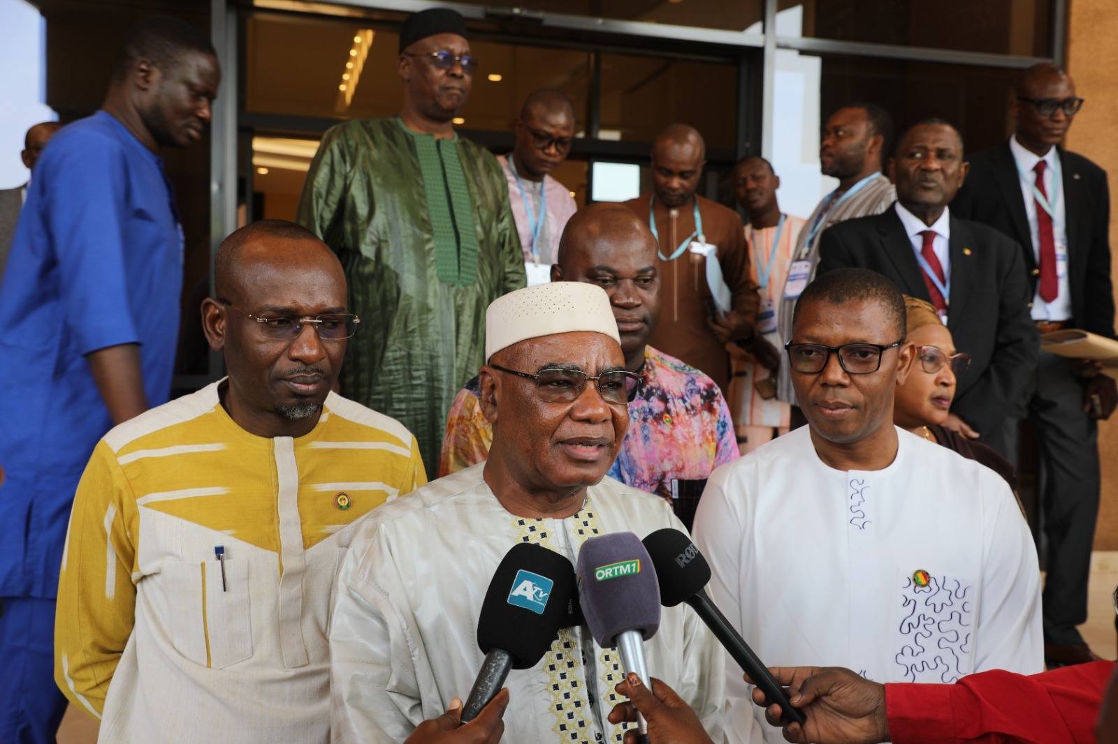 𝐎𝐮𝐯𝐞𝐫𝐭𝐮𝐫𝐞 à 𝐁𝐚𝐦𝐚𝐤𝐨 𝐝𝐞 𝐥𝐚 𝟏𝟒ᵉ 𝐫é𝐮𝐧𝐢𝐨𝐧 𝐭𝐫𝐢𝐩𝐚𝐫𝐭𝐢𝐭𝐞 𝐌𝐚𝐥𝐢-𝐁𝐮𝐫𝐤𝐢𝐧𝐚 𝐅𝐚𝐬𝐨-𝐔𝐍𝐇𝐂𝐑 𝐬𝐮𝐫 𝐥𝐞 𝐫𝐚𝐩𝐚𝐭𝐫𝐢𝐞𝐦𝐞𝐧𝐭 𝐝𝐞𝐬 𝐫é𝐟𝐮𝐠𝐢és𝐬