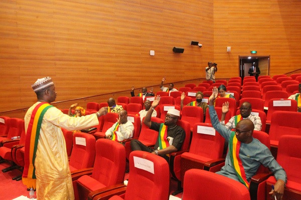 Électricité : le CNT adopte à l’unanimité le financement de la Boucle Nord de Bamako