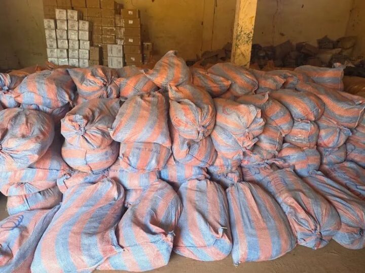 Ségou : les Douanes saisissent cinq tonnes de cyanure dissimulées dans un chargement de marchandises