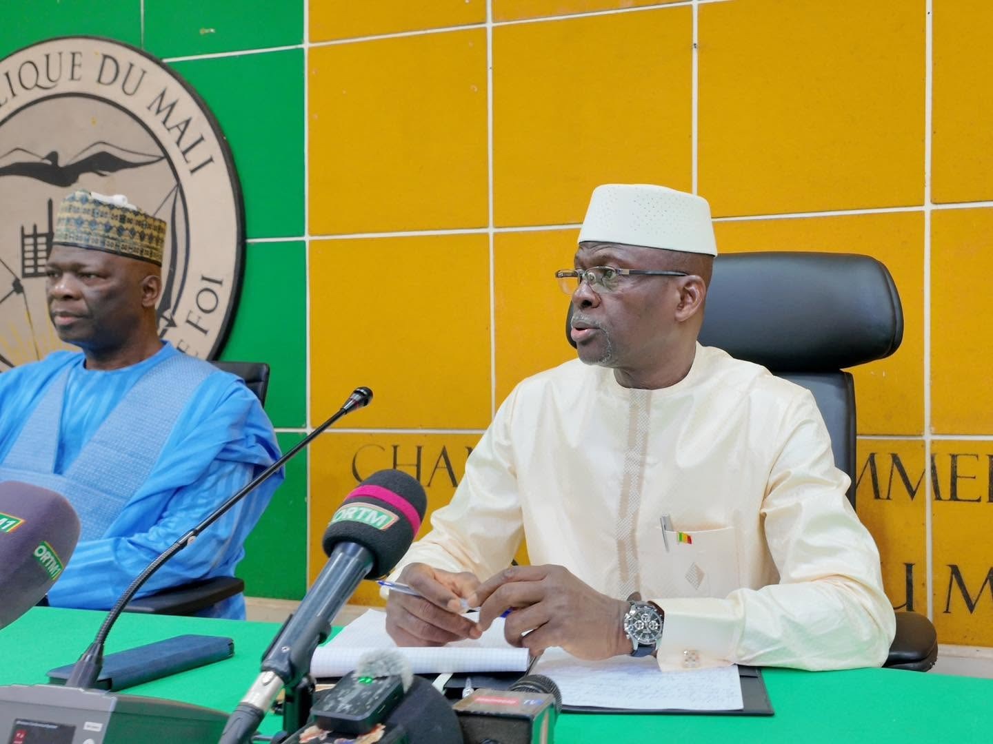 𝐌𝐈𝐂 | 𝐂𝐂𝐈𝐌 : 𝐒𝐮𝐬𝐩𝐞𝐧𝐬𝐢𝐨𝐧 𝐝𝐞 𝐥’𝐢𝐦𝐩𝐨𝐫𝐭𝐚𝐭𝐢𝐨𝐧, 𝐝𝐮 𝐭𝐫𝐚𝐧𝐬𝐢𝐭 𝐞𝐭 𝐝𝐞 𝐥𝐚 𝐜𝐨𝐦𝐦𝐞𝐫𝐜𝐢𝐚𝐥𝐢𝐬𝐚𝐭𝐢𝐨𝐧 𝐝𝐞𝐬 𝐦𝐨𝐭𝐨𝐜𝐲𝐜𝐥𝐞𝐭𝐭𝐞𝐬 𝐝𝐞 𝐜𝐲𝐥𝐢𝐧𝐝𝐫é𝐞 𝐬𝐮𝐩é𝐫𝐢𝐞𝐮𝐫𝐞 𝐨𝐮 é𝐠𝐚𝐥𝐞 à 𝟏𝟐𝟓 𝐜𝐦³ : 𝐥𝐞 𝐌𝐢𝐧𝐢𝐬𝐭𝐫𝐞 𝐝𝐞 𝐥’𝐈𝐧𝐝𝐮𝐬𝐭𝐫𝐢𝐞 𝐞𝐭 𝐝𝐮 𝐂𝐨𝐦𝐦𝐞𝐫𝐜𝐞 é𝐜𝐡𝐚𝐧𝐠𝐞 𝐚𝐯𝐞𝐜 𝐥𝐞𝐬 𝐨𝐩é𝐫𝐚𝐭𝐞𝐮𝐫𝐬 é𝐜𝐨𝐧𝐨𝐦𝐢𝐪𝐮𝐞𝐬