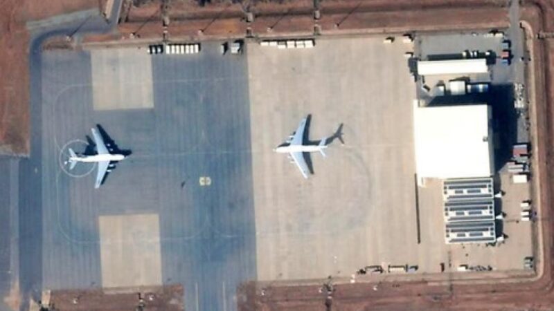 Attaque contre l’aéroport de Niamey : Ce que l’armée a découvert dans la cache des assaillants