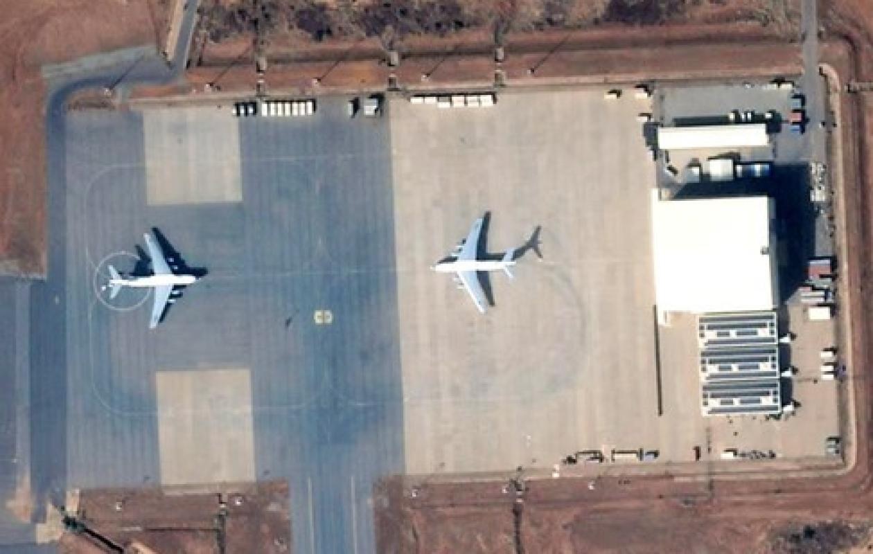 Attaque contre l’aéroport de Niamey : Ce que l’armée a découvert dans la cache des assaillants