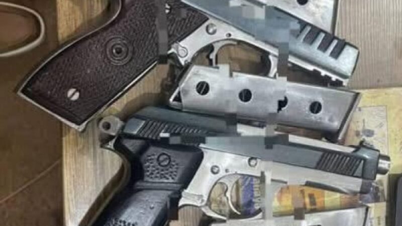 Kéniéba : quatre individus retrouvés en possession d’un impressionnant lot d’armes