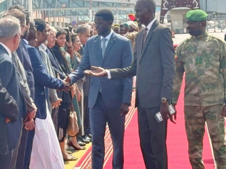 Mali-Sénégal : Bassirou Diomaye Faye accueilli par le Général Assimi Goïta