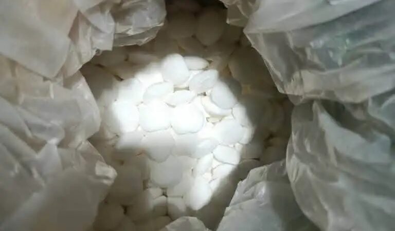 Bamako : saisie de 1,1 tonne de cyanure et près de 7 tonnes de volaille