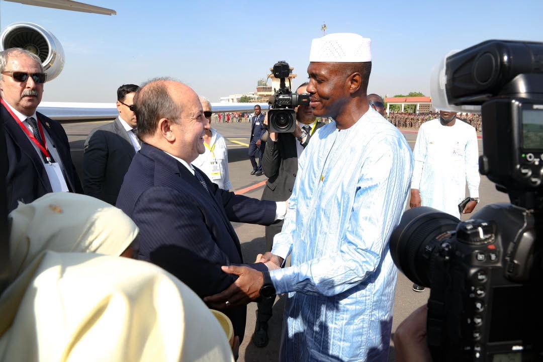 Le PM Algérien est arrivé à Bamako : Un bond qualitatif dans les relations Mali-Algérie.