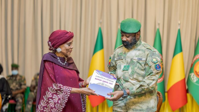 Koulouba: Remise du Rapport annuel 2025 du Médiateur de la République au Président de la Transition