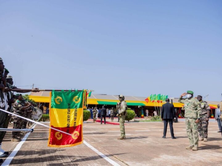 Service national des jeunes : 2 400 recrues, dont 800 femmes, présentées au drapeau devant Assimi Goïta