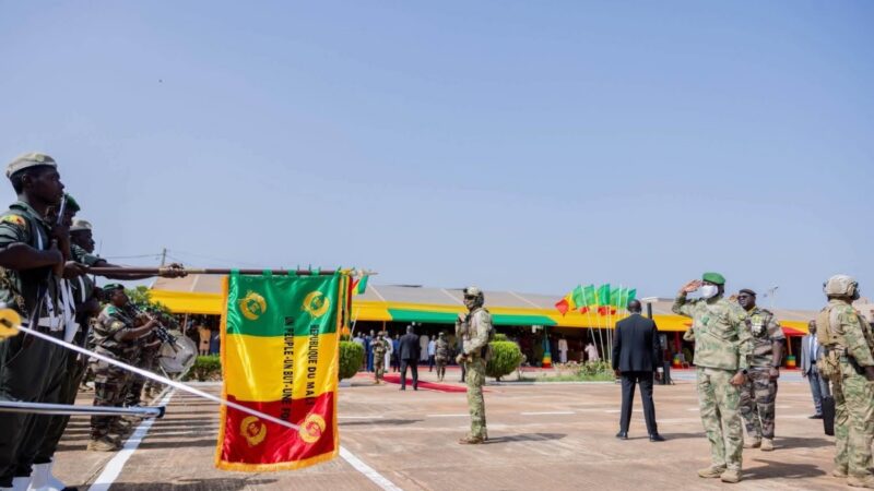 Service national des jeunes : 2 400 recrues, dont 800 femmes, présentées au drapeau devant Assimi Goïta