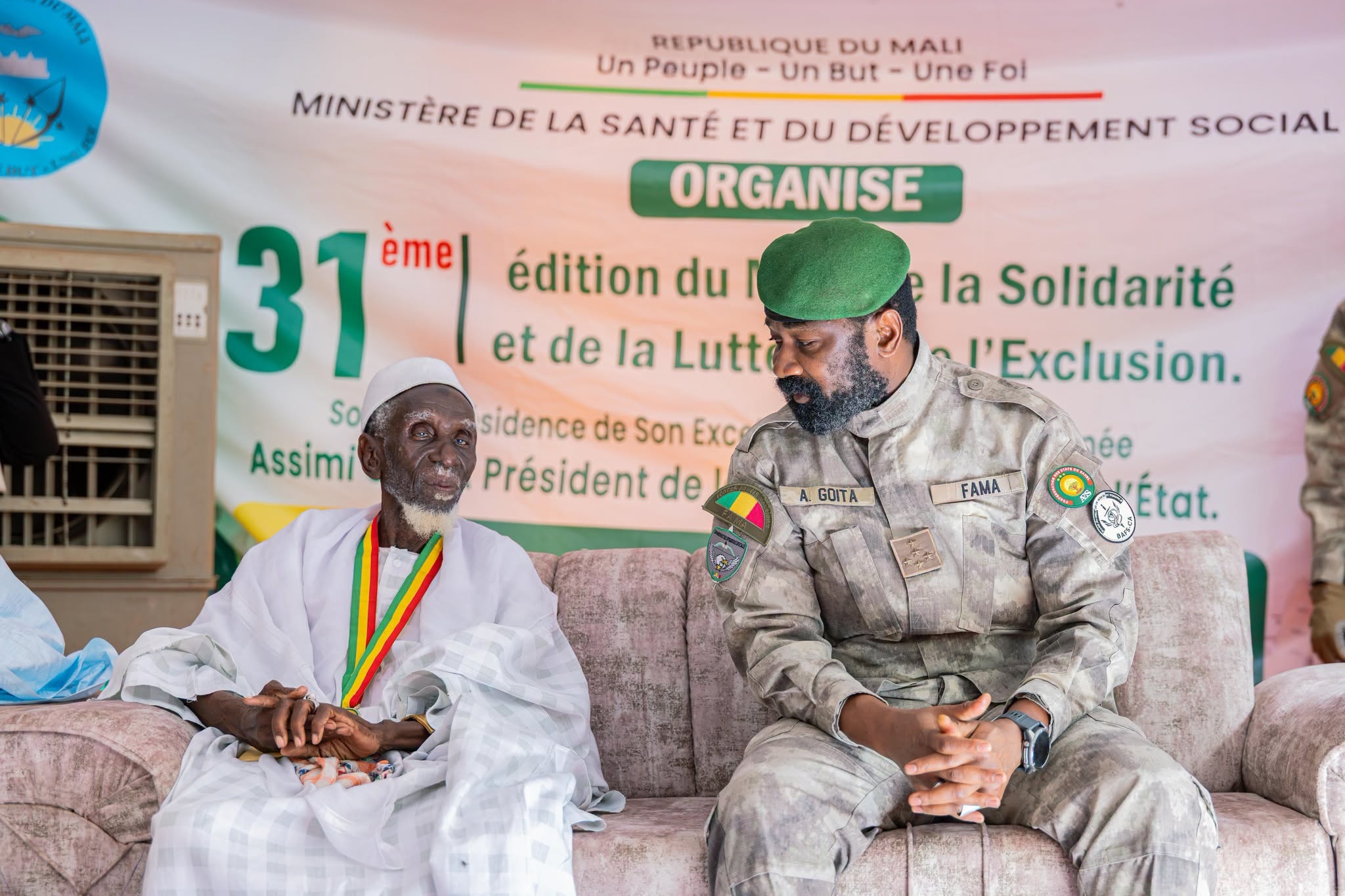 Mois de la solidarité et de la lutte contre l&rsquo;exclusion : le Président de la Transition rend visite au doyen d&rsquo;âge du District de Bamako